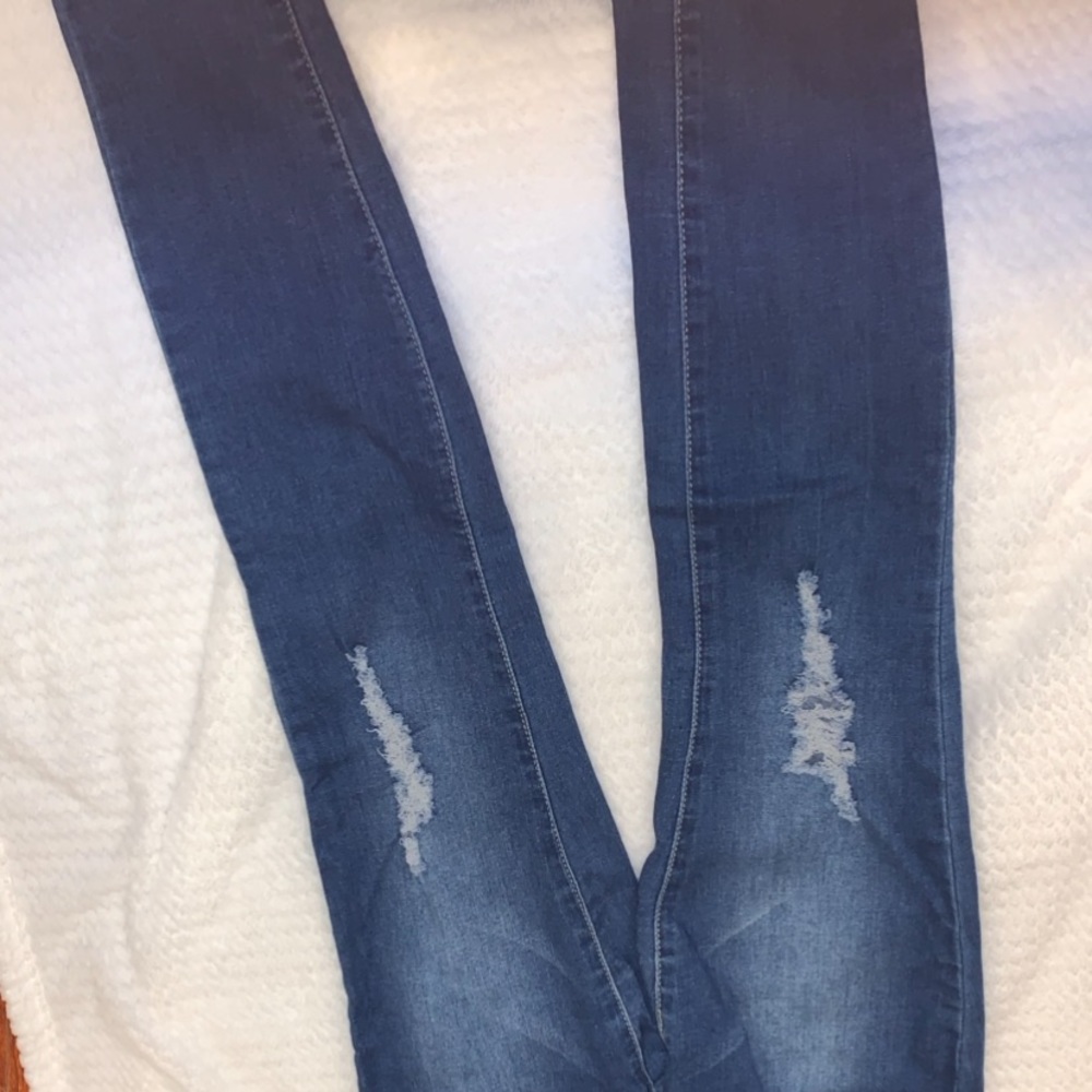 FASHIONOVA JEANS - Picture 2 of 4